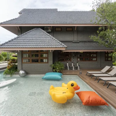Phrip Phri Luxury Pool Villas Отели рядом с достопримечательностью «Пляж Чао-Самран»