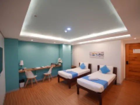 Arzo Hotel Premier Hotels near Magallanes Station