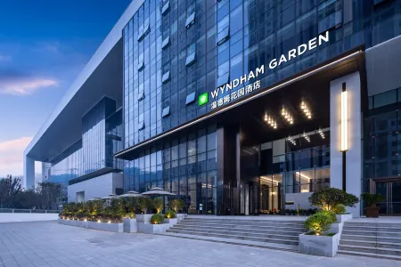 Wyndham Garden Wuhan Optics Valley Hotel Отели рядом с достопримечательностью «Wuhan Botanical Garden»