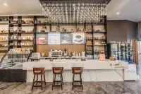 Kangqiao Oasis Hotel