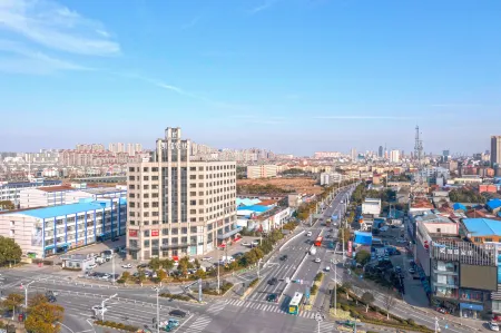 Lavande Hotel (Haimen Renmin West Road) Отели рядом со станцией Haimen Railway Station