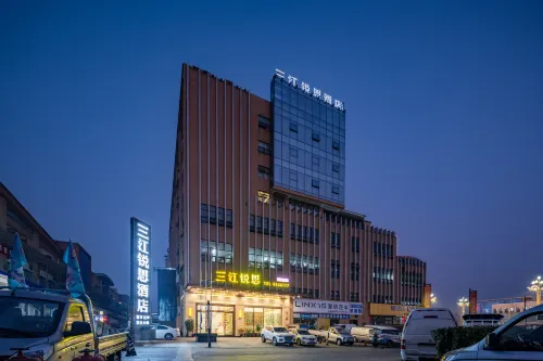 Sanjiang Ruisi Hotel (Yibin East Railway Station Intelligent Terminal Industrial Park) - 3 stjerner