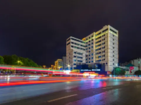 Tongren Grand Hotel (Tongren High-speed Railway Station Ancient City Pedestrian Street Branch) Hotels in Tongren