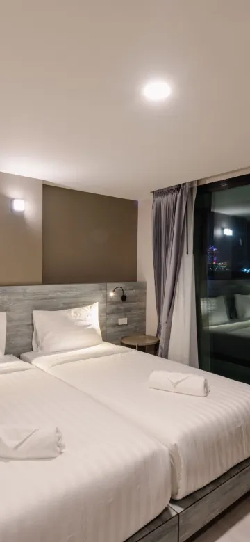 ริเวอร์วิวทวินเบดพร้อมระเบียง