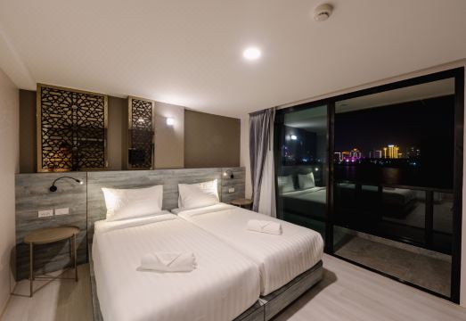 One Budget Hotel Room