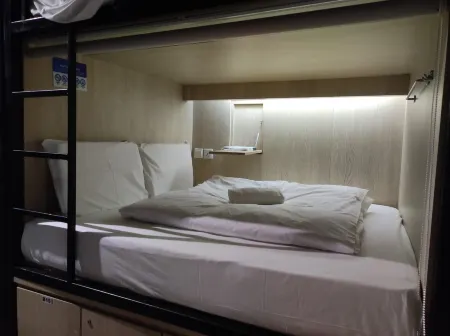 THE ROOM BUGIS Отели рядом с достопримечательностью «MBFC Tower 2»