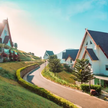 Dalat Wonder Resort Hotels near Tuyen Lam Lake