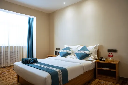 Yuzhong Longshan Hotel (New World Shopping Mall)
