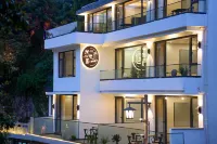 West Lake Pillow Residence