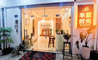 Xiamen Banxia Time Homestay (Zengcuo'an Huandao Beach Bathhouse Store)