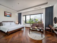 Florence Hotel Hotels near Sun Wheel