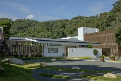 Guosu Hotel Hotels in Джанджоу