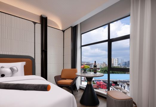 Do A Land V Hotel Railway Station