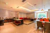 โรงแรมยูนิทัวร์ (ถนนเซียนเหอ เจียงหลิง) - พร้อมอาหารเช้า