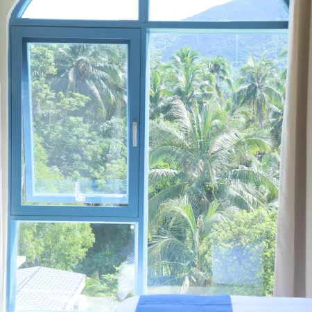 Qianxun Homestay (Riyue Bay)