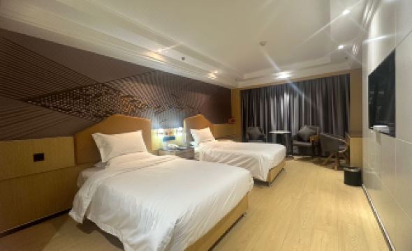 IU Hotel (Urumqi International Airport Yingbin Road)