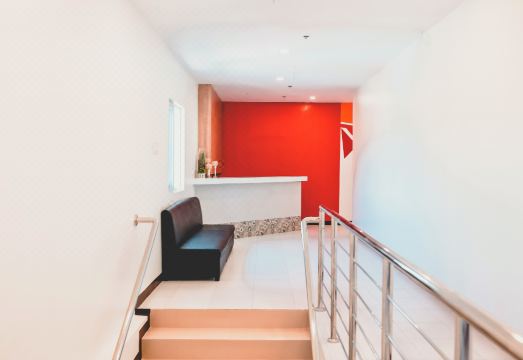 레가스피의 깨끗한 호텔 객실 내부