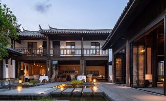 Sedona Sanhe Hall (Lijiang Ancient City Waterwheel Store)