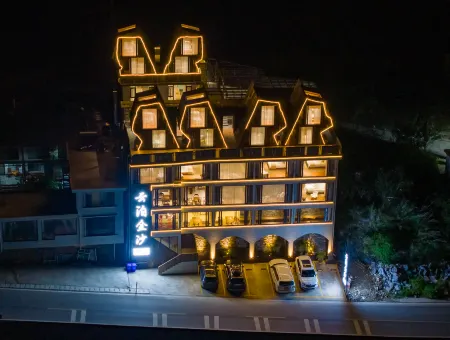 Tiger Roar · Yunbo Jinsha | Snow Mountain Mountain Craftsmen Design Canyon Beauty Stay Отели рядом с достопримечательностью «First bay of the Yangtze River»