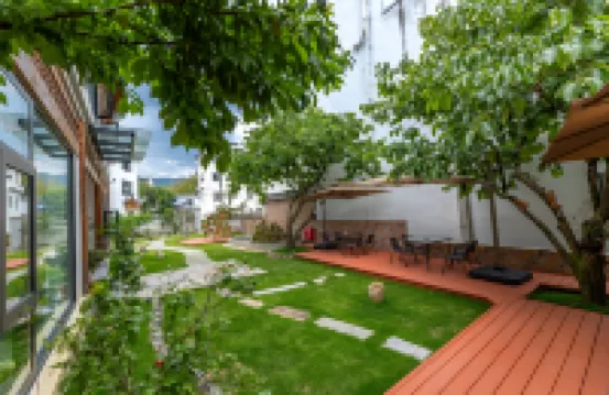 Hongcun Neighborhood · Smart Holiday Courtyard Homestay