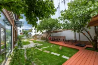 Hongcun Neighborhood · Smart Holiday Courtyard Homestay
