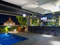 The Waterfront Hotel Kuching - bar