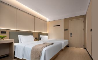 Yiyang Qianyi Hotel (North Branch of City College)
