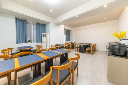 Laiyi Hotel (Fuzhou Minhou Shangjie University Town) Отели рядом с достопримечательностью «Fujian University of Agriculture and Forestry (Qishan Campus)»