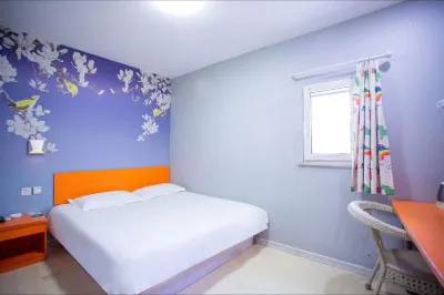 Meiyuecheng Hotel (Taiyuan Jiancaoping Subway Station Zoo) Отели рядом со станцией Квинсленд Стейн