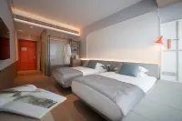 House of Art Hotels near Studio City Auditorium (Studio City Store)
