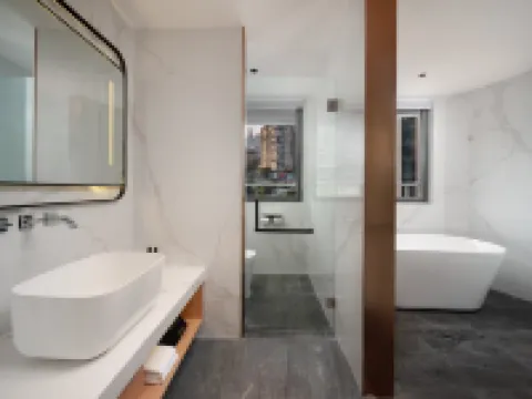 Yibin Qianyi Hotel