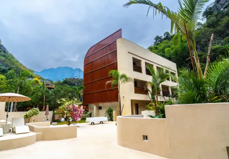 The love of the mountains and rivers of Haokun Lake