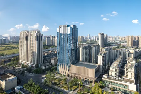 Wyndham Grand Chengdu East Отели рядом с достопримечательностью «Sichuan Normal University (East Campus)»