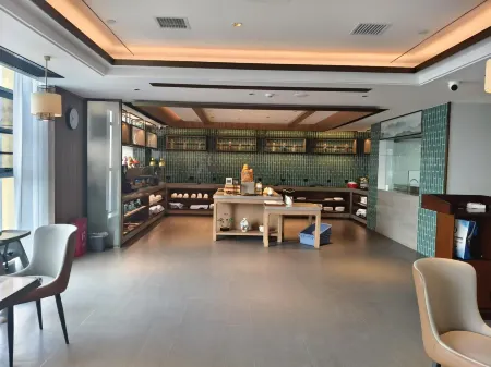 Huaihua  Qisu Hotel Отели рядом с достопримечательностью «Huaihua Vocational and Technical College»