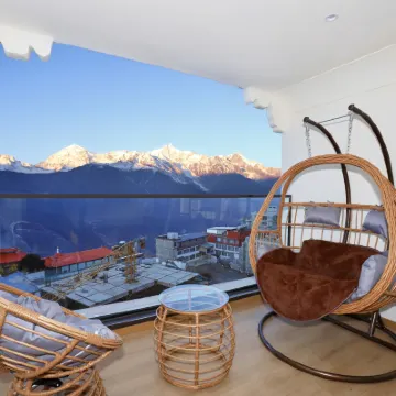 Shenfeng Juyuan View Hotel Hotels near Meili Snow Mountain Lookout