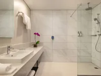 Pullman Cape Town City Centre Hotels near Green Point