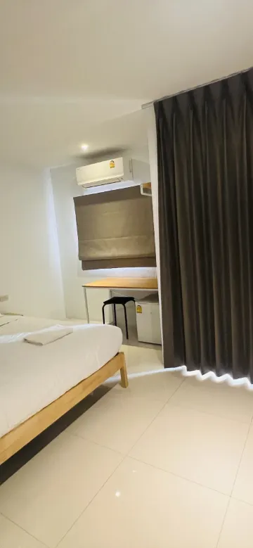 ห้องเตียงใหญ่ พร้อมระเบียง