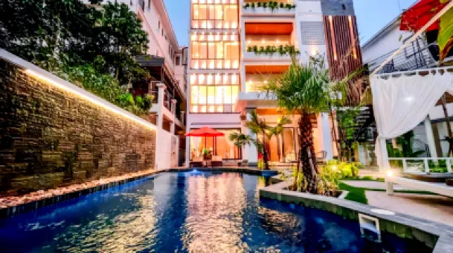 The Luxury Hotels near Street 08