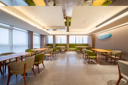 JI Hotel (Yingtan Rainbow Shopping Center) Отели рядом с достопримечательностью «Maple Mountain Botanical Garden»