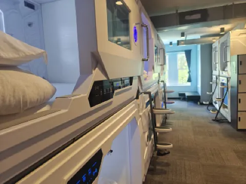 U Street Capsule Hostel Hotels near Smithsonian National Museum of Natural History