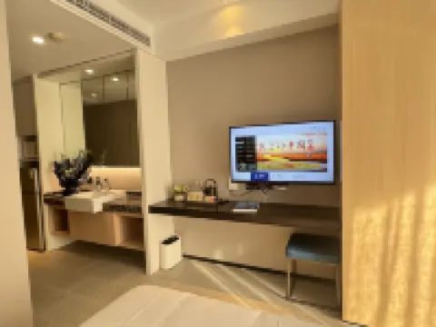 yihotel (Shanghai Lujiazui Riverside Center Expo Park Branch) Hotels in Shanghai