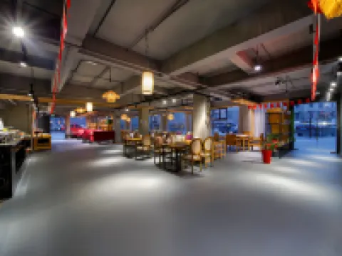 Gongjin Lianri Ecological Cave Hotel (Daocheng Yading Branch) Hoteles en Daocheng