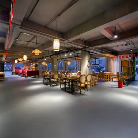 Gongjin Lianri Ecological Cave Hotel (Daocheng Yading Branch)