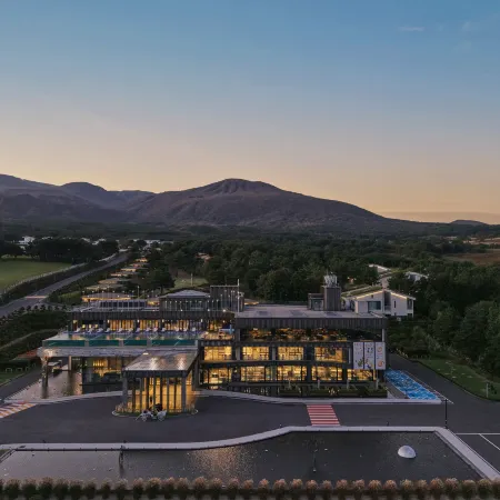 Amber Pure Hill Hotels & Resorts Jeju Отели рядом с достопримечательностью «Хосанджунса»