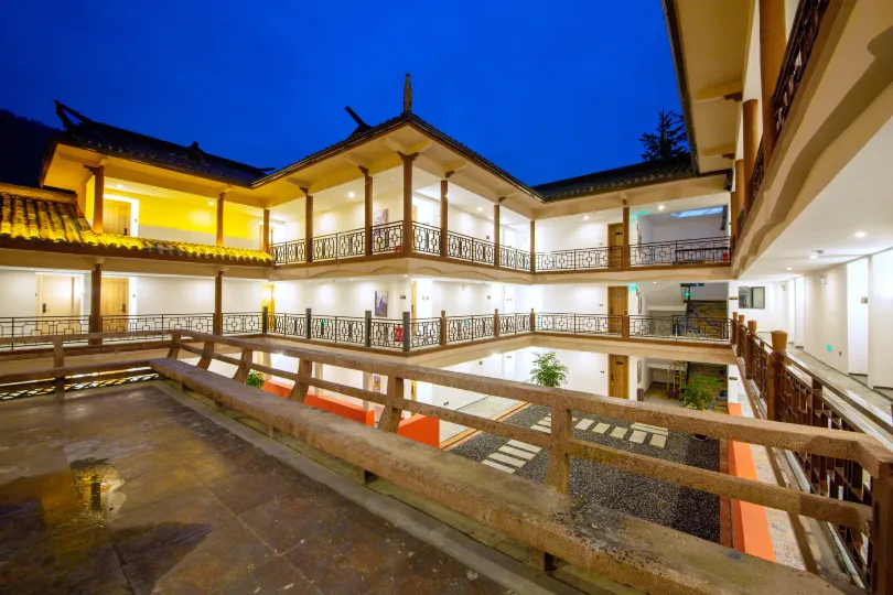 Tianchong Yunhai Resort Hotel (Wulingyuan National Forest Park)