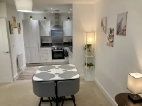 2 Bedroom Luxury Apartment! City Center with Free Parking!