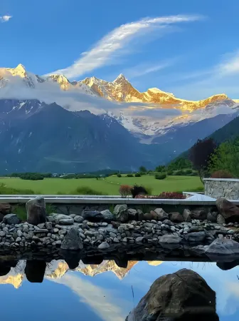 Yue Mountain VALLEY·Rustic Snowscape to the Utmost Serene Residence (Bai Sha Ancient Town Store) Отели рядом с достопримечательностью «Blue Moon Valley»