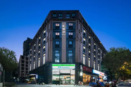 Guilaiqi Boutique Hotel (Chengdu Chunxi Road Xinnanmen Subway Station Branch) Отели рядом с достопримечательностью «FilNESS STUDio BANANA»