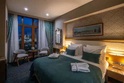 مومنتو جولدن هورن هوتل Hotels near جسر غالاتا