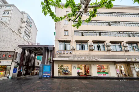 Dengba Inn (Shanghai South Station Guilin Park Subway Store)